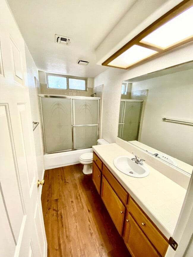 Building Photo - Make yourself at home in this delightful Bakersfield Single-family home, with 3 bedrooms + studio...