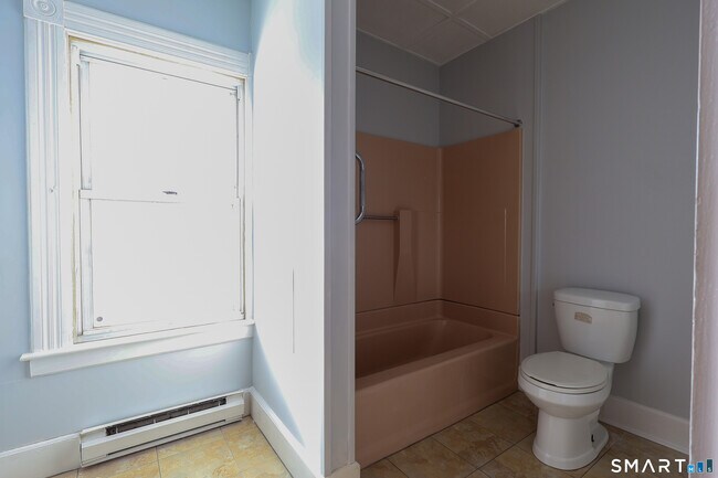 Building Photo - 24 Fairview St