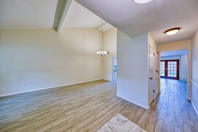 Building Photo - 22411 Elsinore Dr