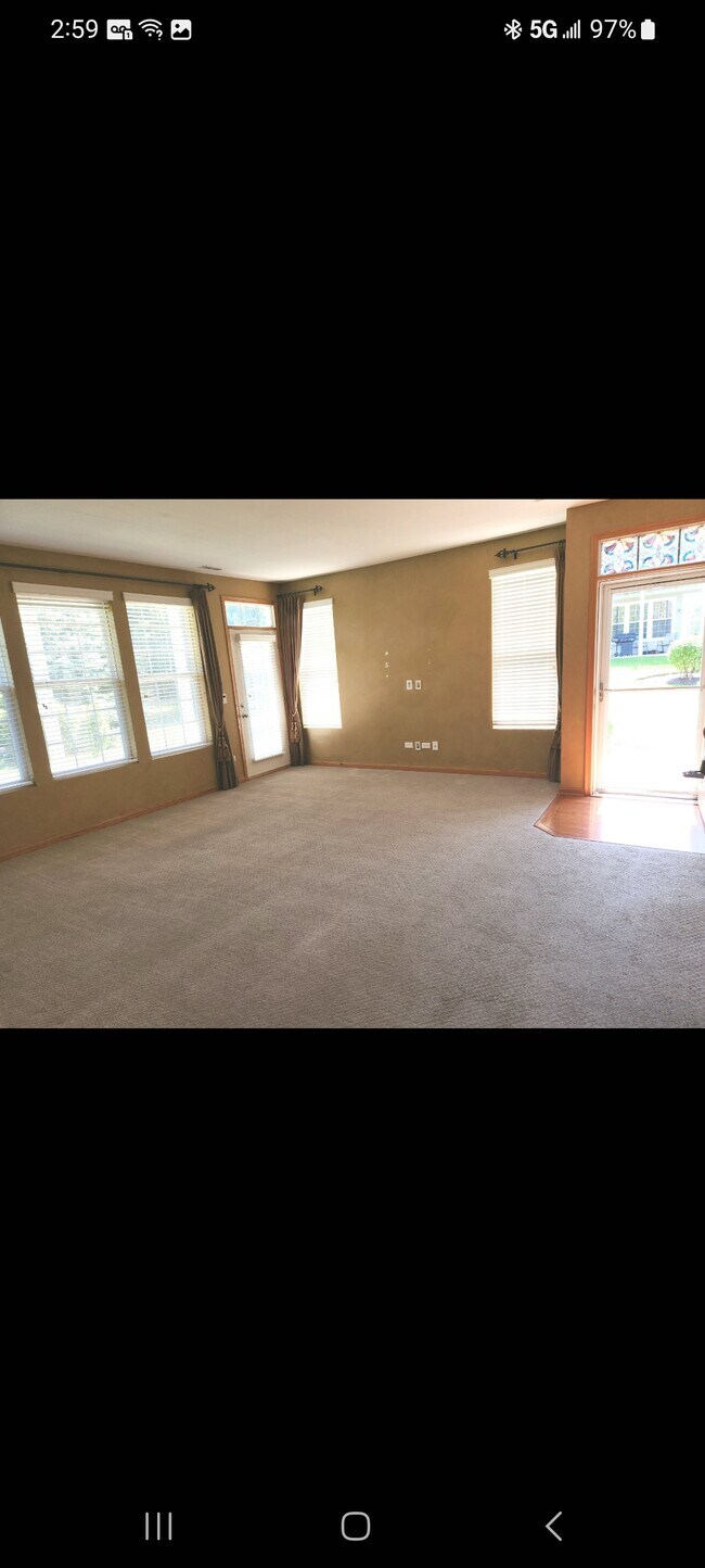 Building Photo - 1547 Millbrook Dr