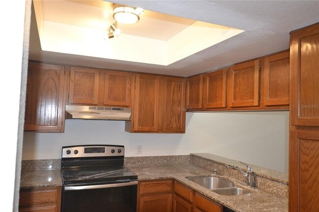 Building Photo - 209 Woodlake Wynde