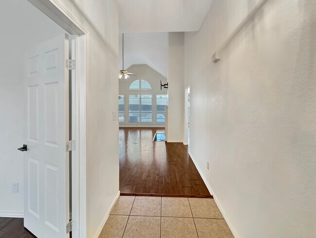 Building Photo - 5106 Ascot Pl