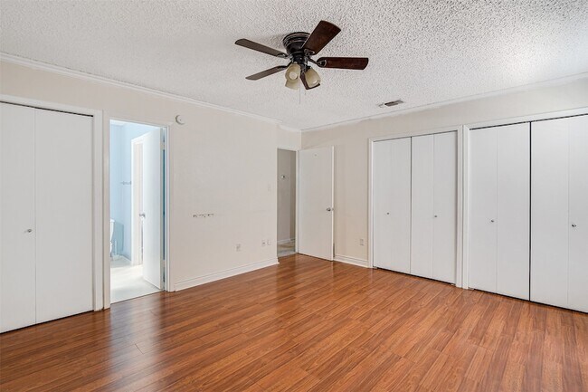 Building Photo - 601 St Charles Dr