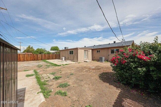 Building Photo - 7014 N 77th Ave