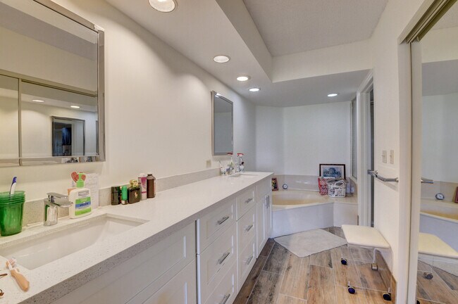 Building Photo - 15711 Loch Maree Ln