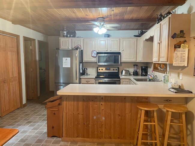 Building Photo - 255 Mountain View Dr