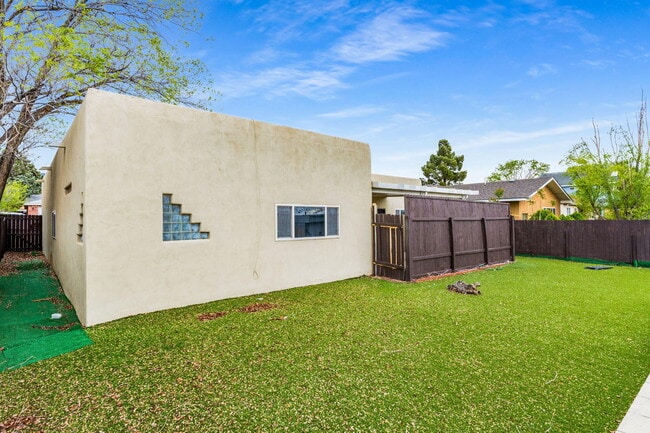 Building Photo - 1221 Paisano St NE