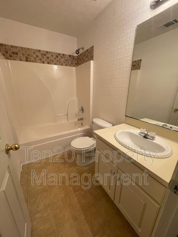 Building Photo - 6136 Crossbow Dr