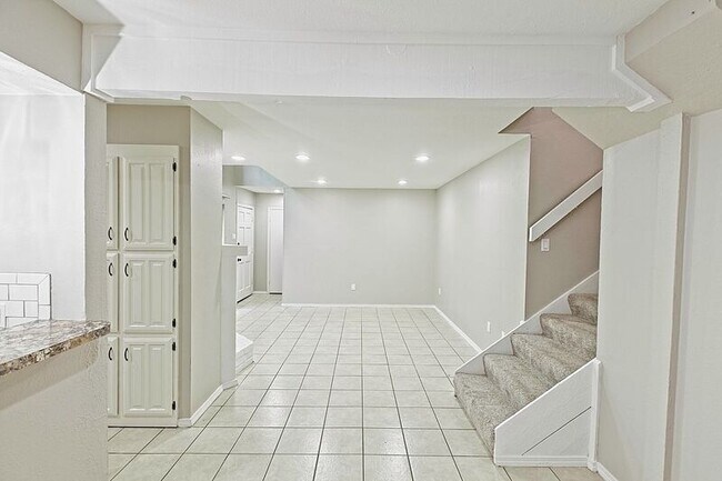 Building Photo - 889 Dublin Dr