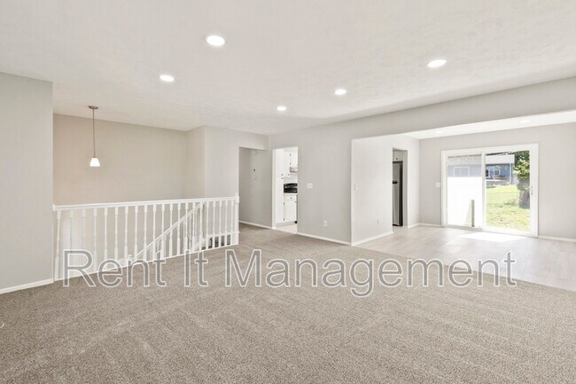 Building Photo - 12865 Valley St