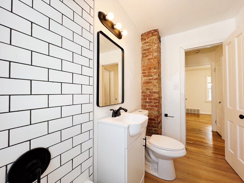 Building Photo - 4530 Wood Ave