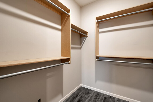 Building Photo - 1339 Azena St
