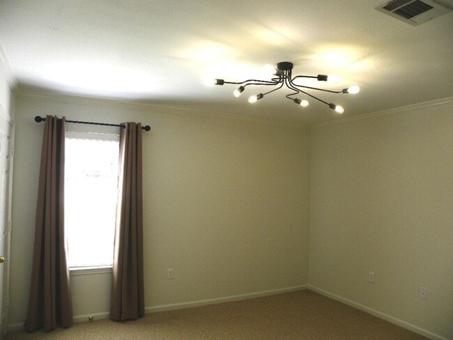 Building Photo - 2 Bedroom / 2 Bath Condo- ALL UTILITIES IN...
