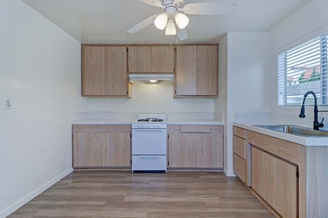 Building Photo - Corona Lane 108** - (V)