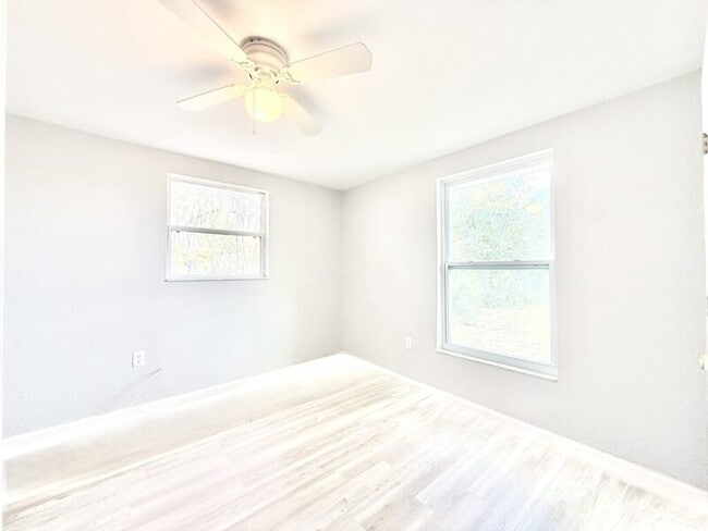 Building Photo - 235 W Northside Dr