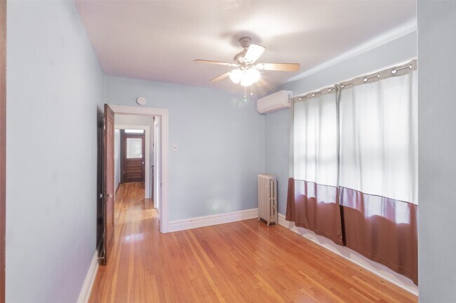 Building Photo - 4989 Tholozan Ave