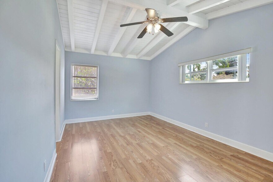 Building Photo - 1733 SW 5th Ct