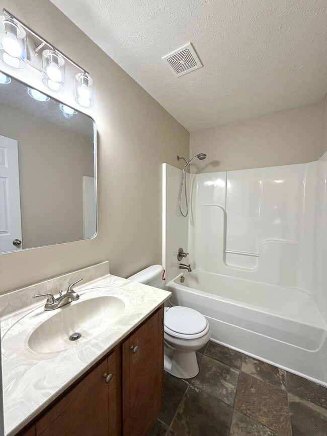 Building Photo - 1329 Mutual Dr