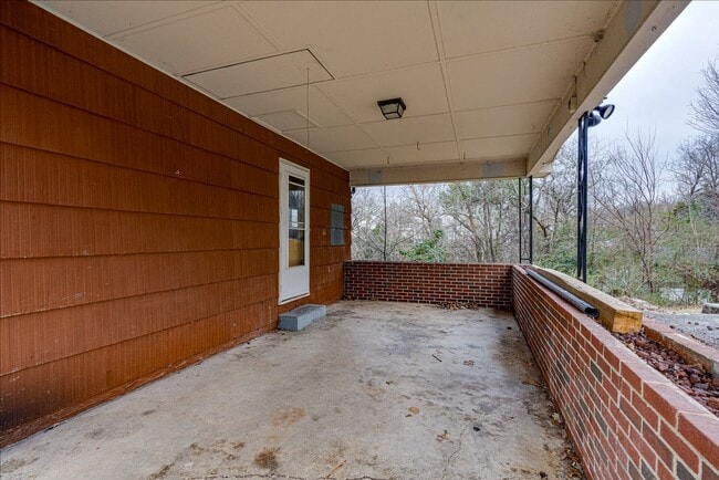 Building Photo - 3 bedroom, 1.5 Bathroom for rent!