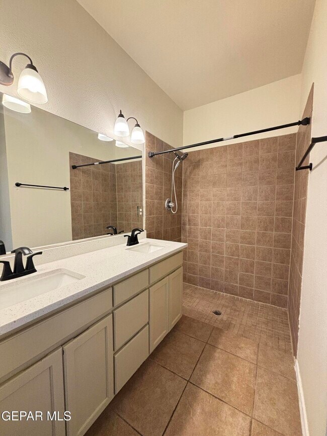 Building Photo - 14749 Sand Gate Dr