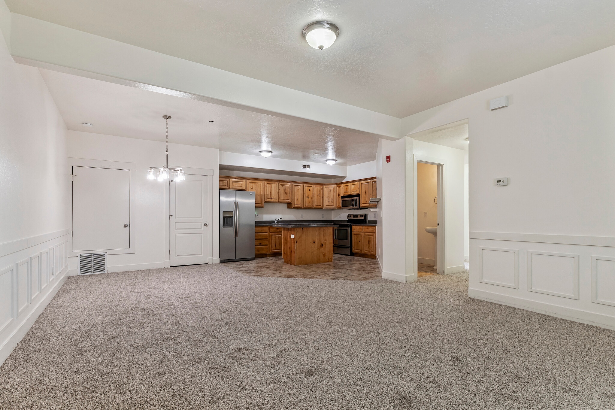 Building Photo - 389 S State St