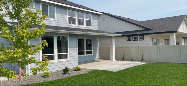 Building Photo - 2135 N Klemmer Ave