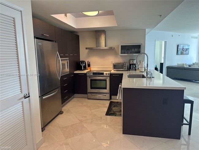 Building Photo - 3 br, 2 bath Condo - 150 Sunny Isles Blvd ...