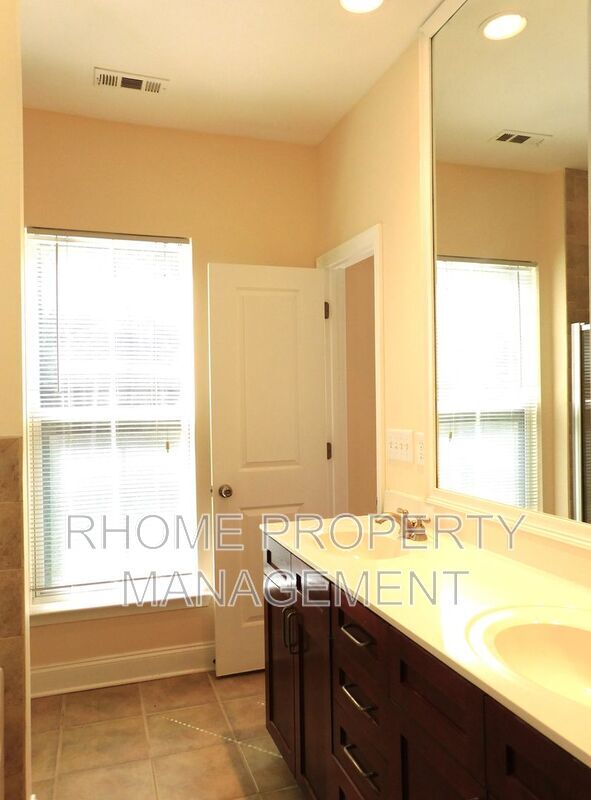 Building Photo - 5905 Brookside Oak Cir