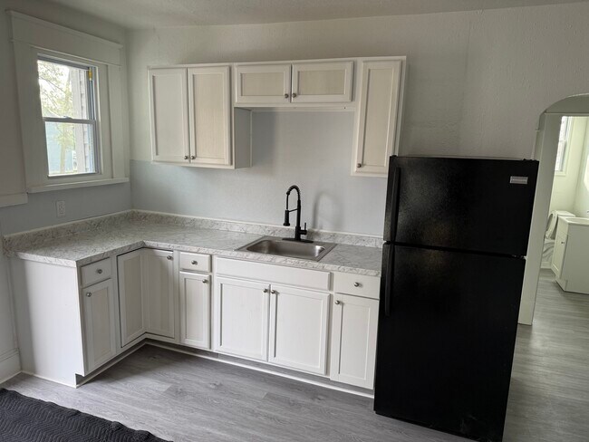 Building Photo - 1707 Holladay St