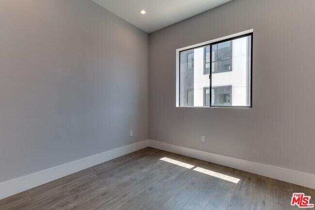Building Photo - 4826 1/2 Pickford St