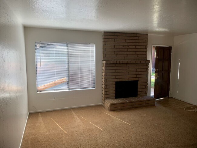 Building Photo - 7704 N Laurelglen Blvd