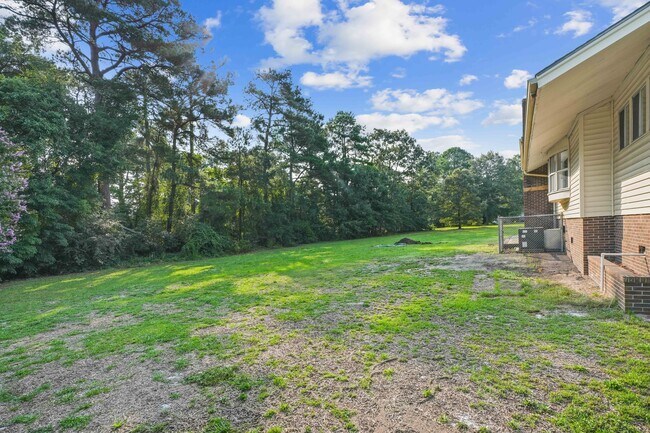 Building Photo - 607 Longleaf Ave
