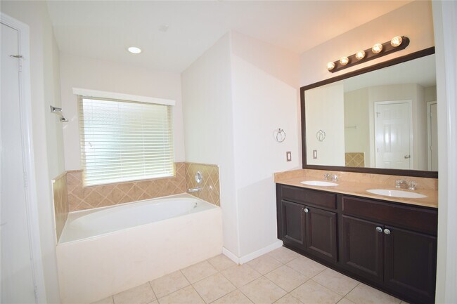 Building Photo - 21518 Crainfeld Dr