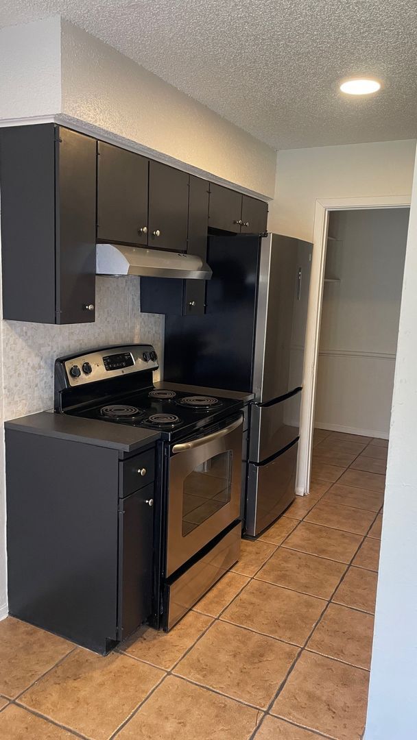 Building Photo - Great 2 Bed/ 1 Bath With Easy Access to 18...