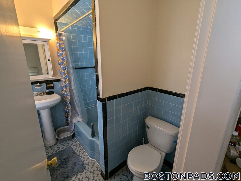 Building Photo - 1063 Beacon St