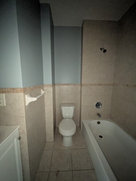 Building Photo - 552 Avenue C