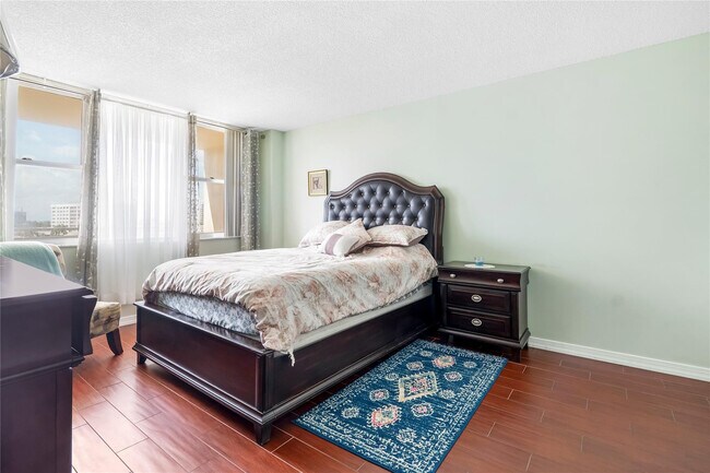 Building Photo - 3180 S Ocean Dr