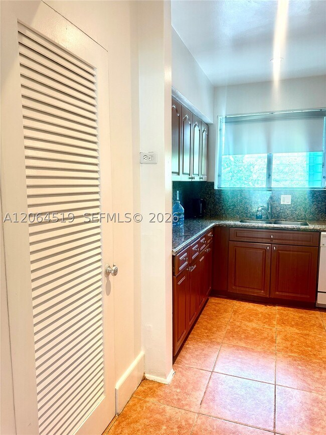 Building Photo - 10178 Collins Ave