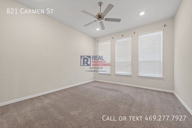 Building Photo - 821 Carmen St