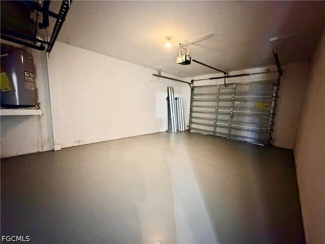 Building Photo - 109 NE 16th Pl