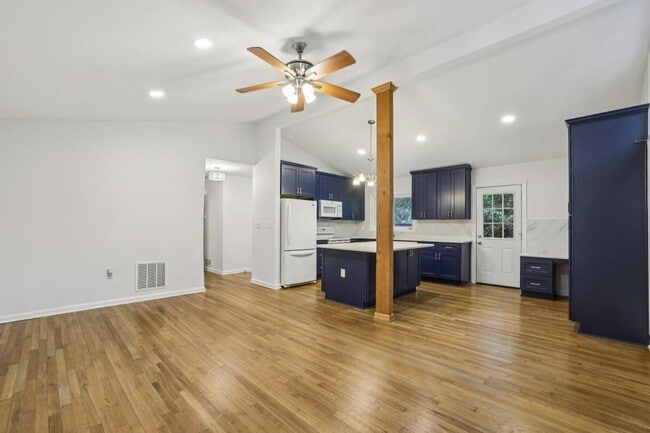 Building Photo - 2056 Abby Ln NE