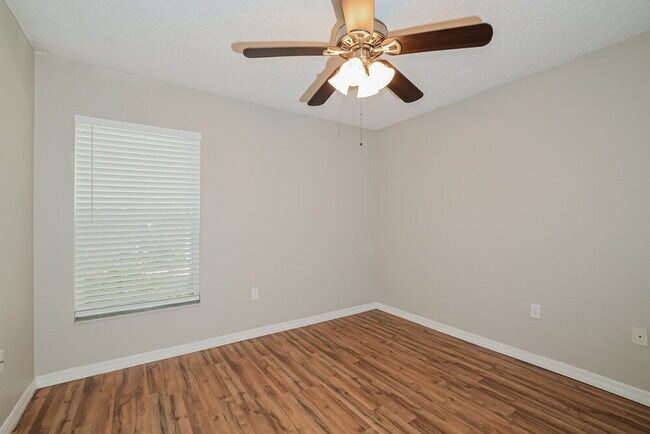 Building Photo - 832 Shell Ln