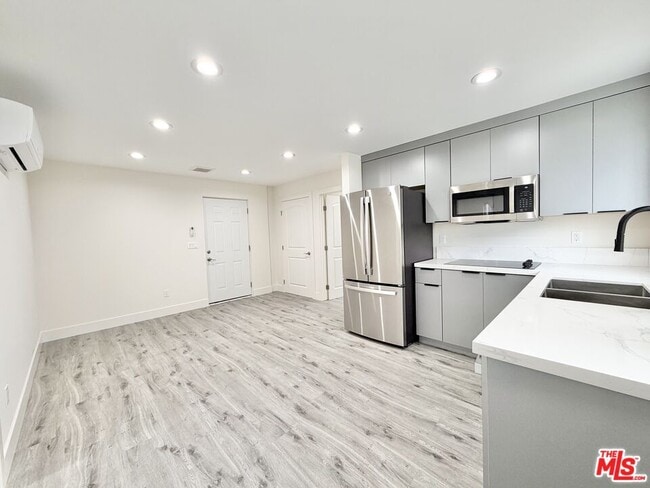 Building Photo - 140 W 93rd St