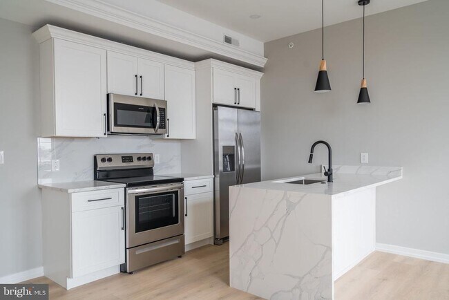 Building Photo - 2401 Washington Ave