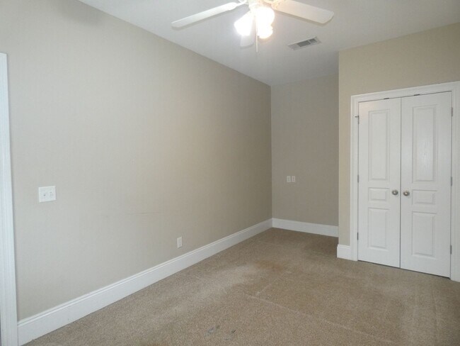 Building Photo - Marvelous Executive Pool Home in Hammersmith