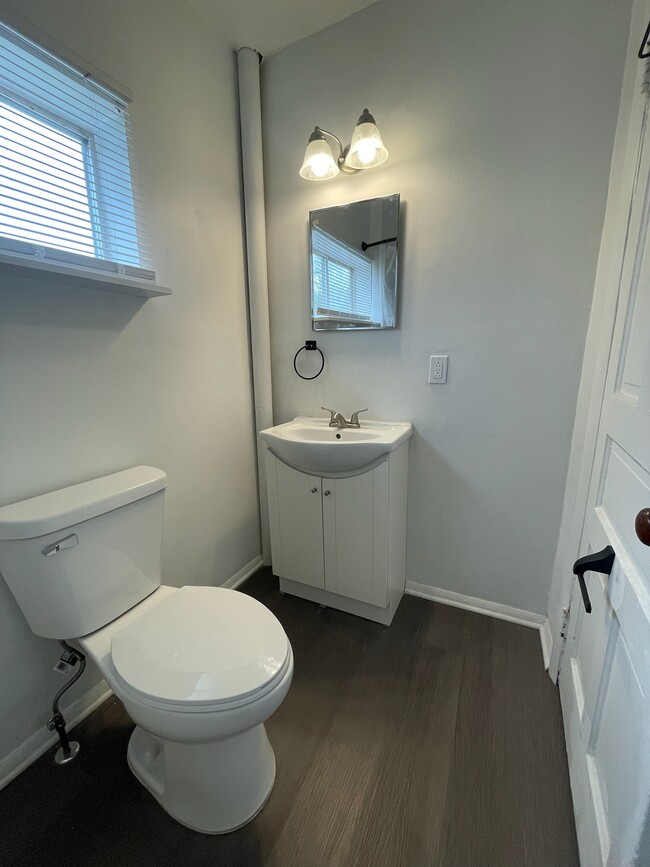 Building Photo - 116 S Hamilton St