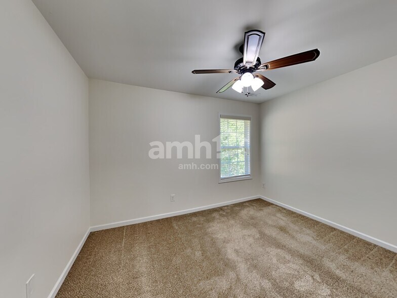 Building Photo - 6260 Cove Creek Dr