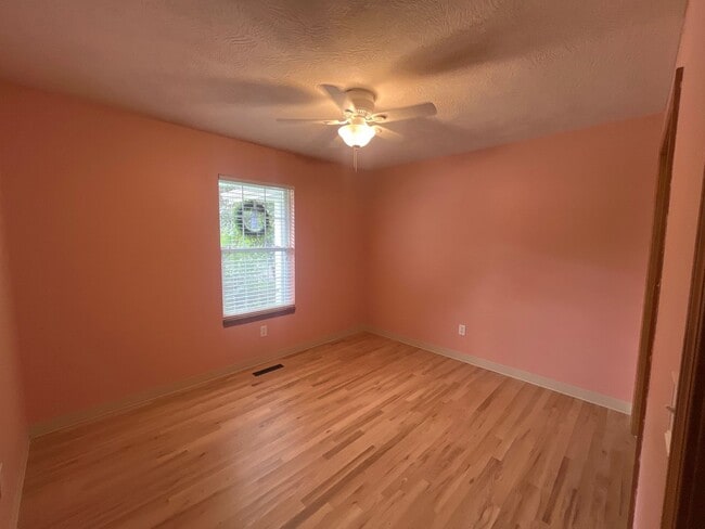 Building Photo - Sit Back, Relax. Your New home Awaits.