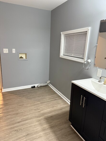 Building Photo - 208 E North St