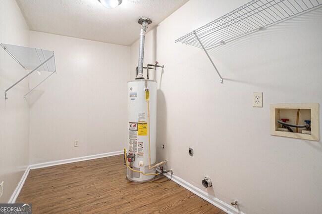 Building Photo - 2610 Golfview Terrace SE